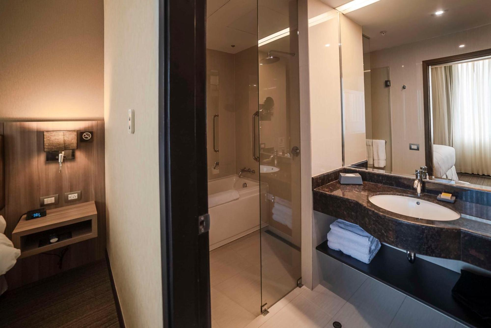 Doubletree By Hilton Trujillo Hotel Encalada Luaran gambar